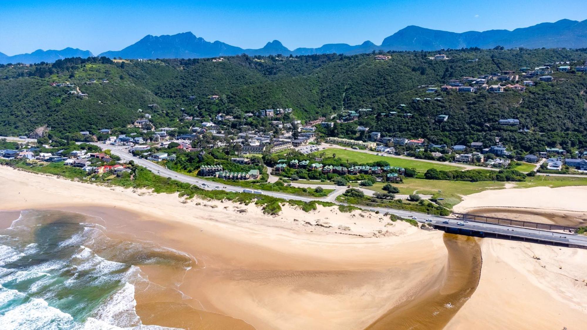 In The Centre Of - 250m From - Sleeps 6 Wilderness